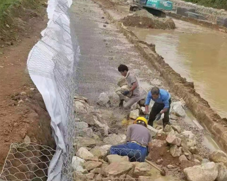 堤坝石笼网